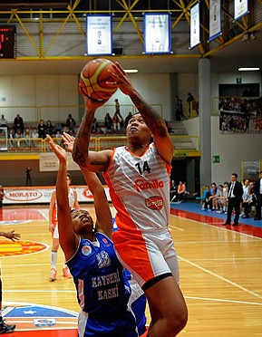 Turquie : Erlana LARKINS à Adana Aski (ex Tarsus)