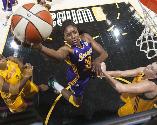WNBA : Los Angeles continue son cavalier seul.