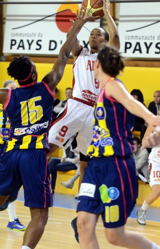 Ligue 2_2013-2014_Shenita LANDRY (Aix)_lattesmontpellier-basket.com