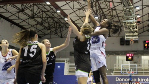Espagne_2014-2015_Bernice MOSBY (Gernika) vs. U. Pays Basque_gernikasaski.com