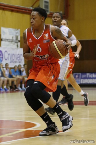 Espagne_2014-2015_Lyndra WEAVER (Rivas Ecopolis) vs. Campus Promete_Alba PACHECO