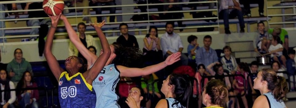 Australie : DeNesha STALLWORTH à SEQ Basketball