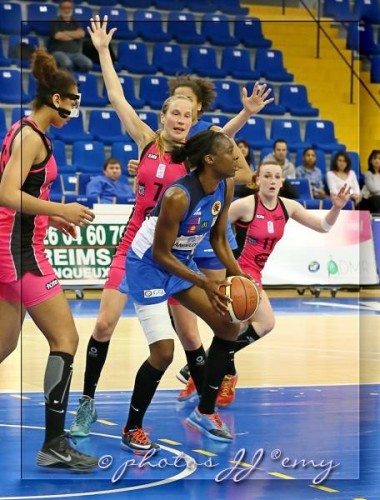 Ligue 2_2013-2014_Marie-Frédérique AYISSI (Perpignan) vs. Reims_Jean-Joël REMY