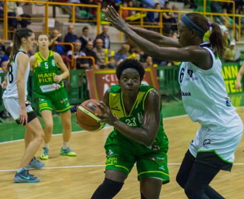 Espagne_2014-2015_Samarie WALKER (Mann-Filter) vs. U. Pays Basque_Daniel MARZO