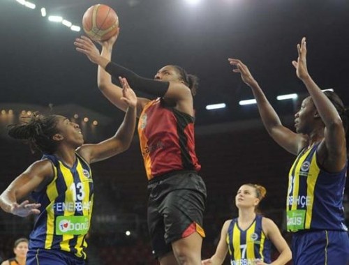 Turquie_2014-2015_Kelsey BONE (Galatasaray) vs. Fenerbahçe_basketfaul.com
