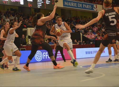 LFB_2014-2015_Naomi HALMAN (Montpellier) vs. Bourges_Laury MAHE