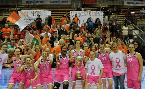 Italie_2014-2015_Schio vainqueur coupe d'Italie_familabasket.it