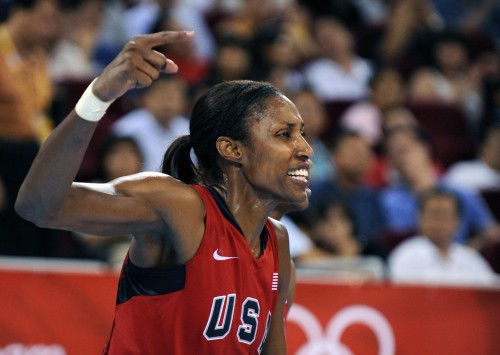 USA's Lisa Leslie celebrates after the w