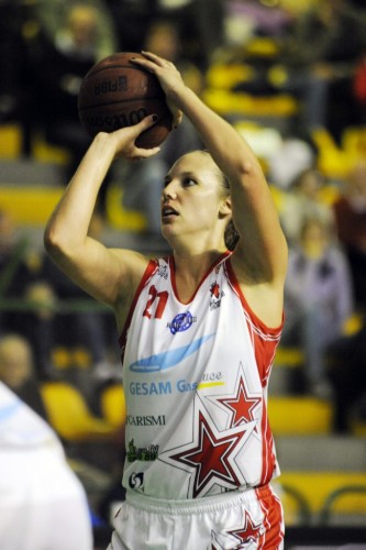 Italie_2014-2015_Kayla PEDERSEN (Lucca)_noitv.it