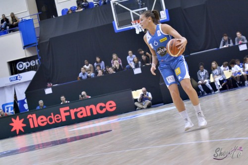LFB_2015-2016_Alexia PLAGNARD (Basket Landes) 3 vs. Charleville-Mézières_Laury MAHE