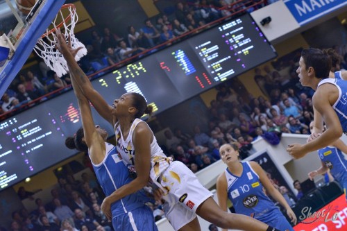 LFB_2015-2016_Alicia DeVAUGHN (Charleville-Mézières) 2 vs. Basket Landes_Laury MAHE
