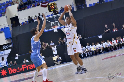 LFB_2015-2016_Kaleena MOSQUEDA-LEWIS (Charleville-Mézières) 2 vs. Basket Landes_Laury MAHE