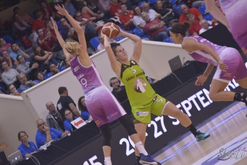 LFB_2015-2016_Romana HEJDOVA (Hainaut Basket) 1 vs. Angers_Laury MAHE
