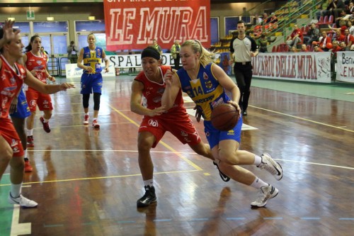 Italie_2015-2016_Christine CLARK (Parme) @Lucca_basket-parma.com