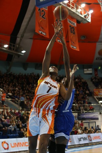 Russie_2015-2016_Sandrine GRUDA (Ekaterinbourg) vs. Koursk_basket.ugmk.com