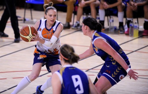 DDM-MICHEL VIALA BASKET BALL SAISON 2014 2015 NATIONALE 1 FEMININ COLOMIERS (MAILLOT BLANC) RECOIT ET PERD CONTRE GEISPOLSHEIM SCORE 68 A 71 CAROLE LEBOUC