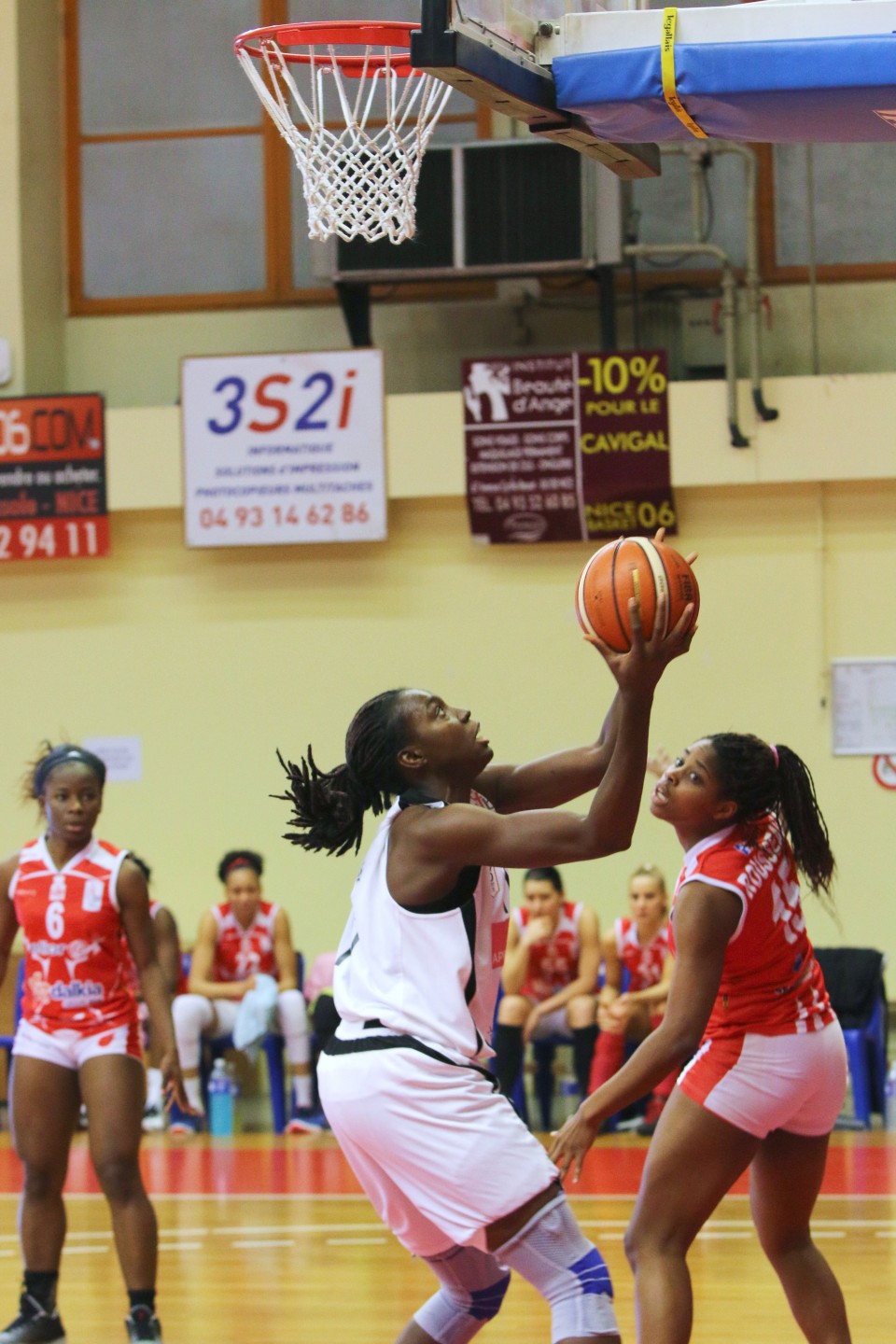 LFB : Bourges tient le choc, ses poursuivants se promènent