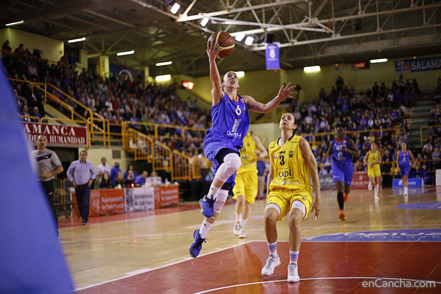 Espagne : Silvia DOMINGUEZ prolonge à Salamanque pour 2 saisons, Belén ARROJO s’en va