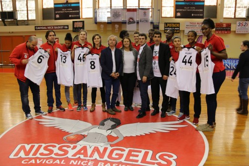 Marc LAVOINE et joueuses de Nice_cnb06.com