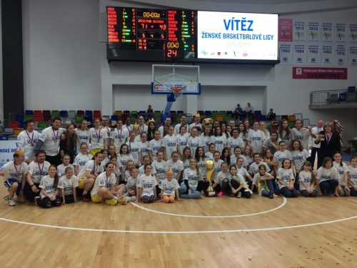 Rép. Tchèque_2015-2016_USK Prague champion_uskbasket.cz