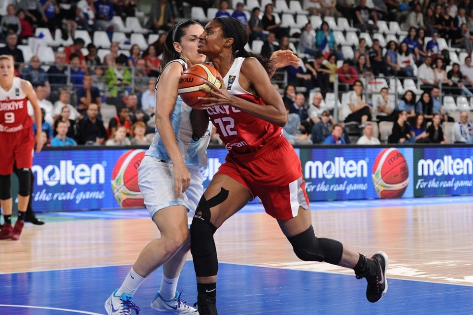 WNBA : Les camps d’entraînement commencent déjà à se vider, Chiney OGWUMIKE et Latoya SANDERS ne joueront pas cette saison