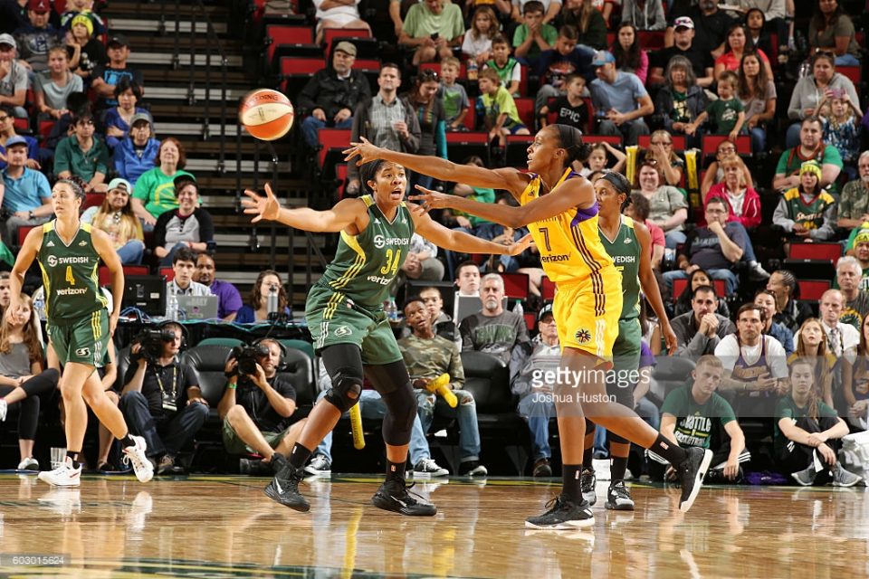 Sandrine GRUDA dans « Le Vestiaire » sur SFR Sport