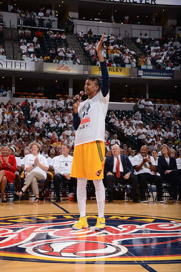 La WNBA et la NBA ont rendu hommage à Tamika CATCHINGS