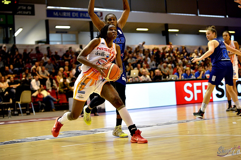Eurocoupe : Le beau panier de Hhadydia MINTE (Charleville-Mézières) sous le cercle face à Kosice