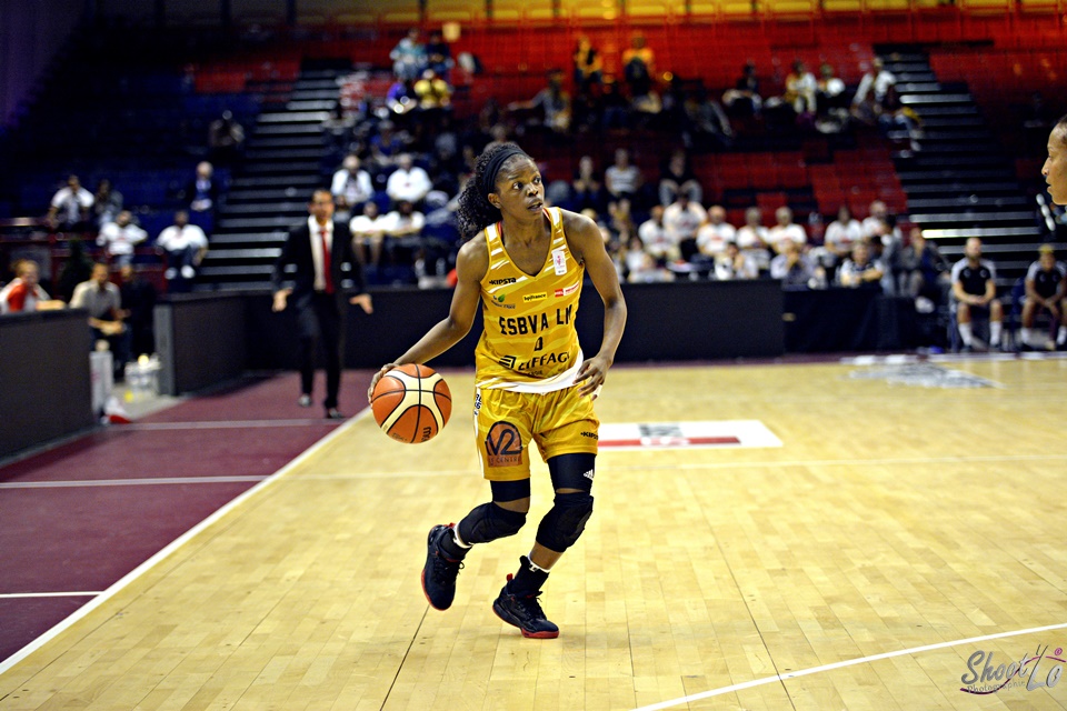 Euroligue : Le geste du match entre Villeneuve d’Ascq et Bourges par Olivia EPOUPA