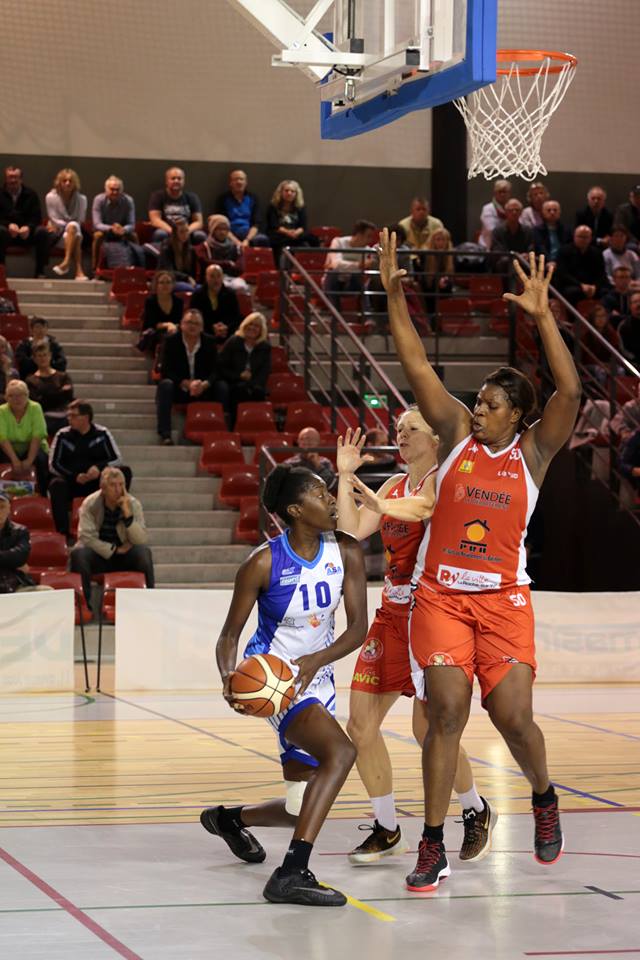 Ligue 2 : Résumé du match Aulnoye-Aymeries – La Roche en vidéo