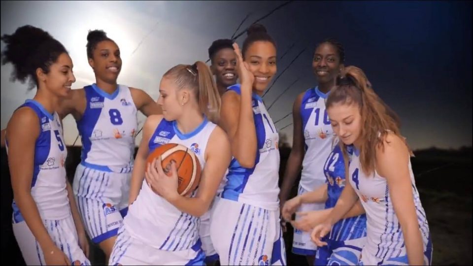 Ligue 2 : Premier extrait de « Basketteuse à la campagne »