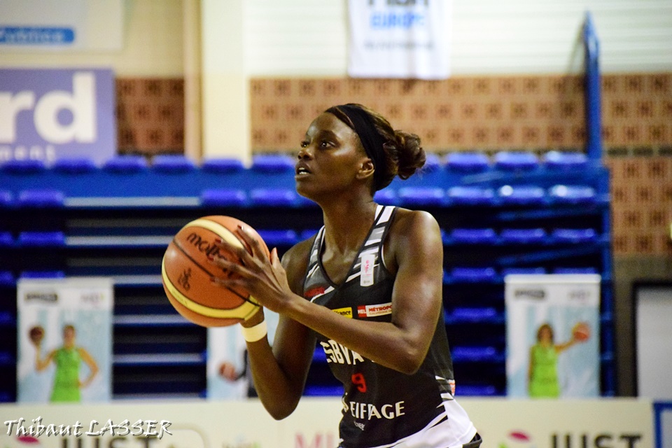 Euroligue : Johanne GOMIS (Villeneuve d’Ascq) à la conclusion d’une contre-attaque et la passe de Bahar OZTURK (Hatay) à sa coach