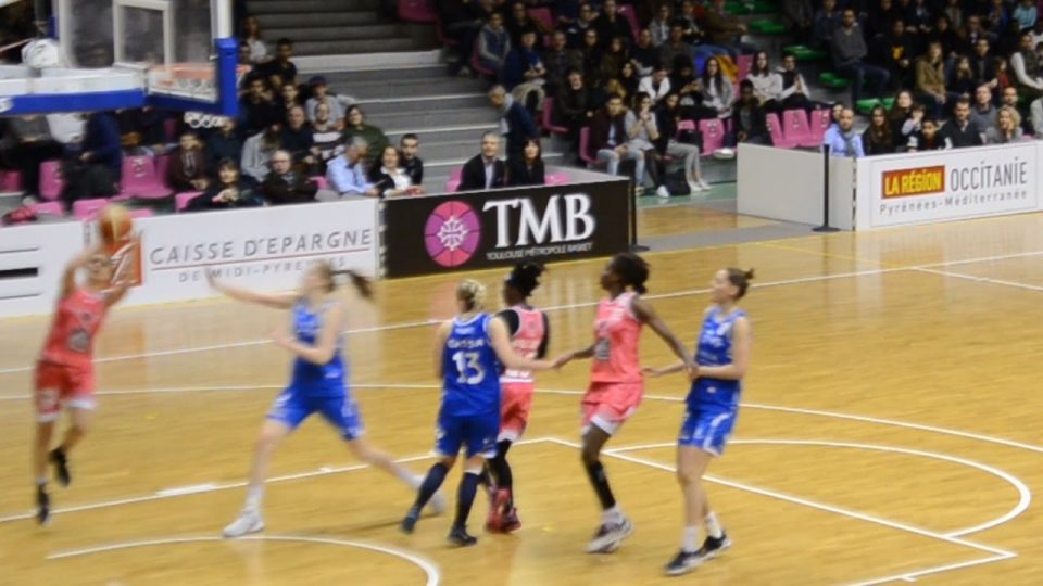 Ligue 2 : La jolie passe de la Toulousaine Sydney WALLACE à Onayssa SBAHI face à Chartres