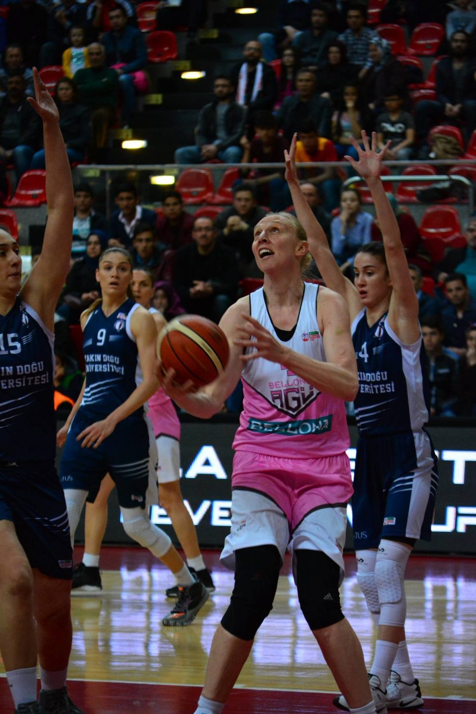 Turquie : Ann WAUTERS signe à Kayseri
