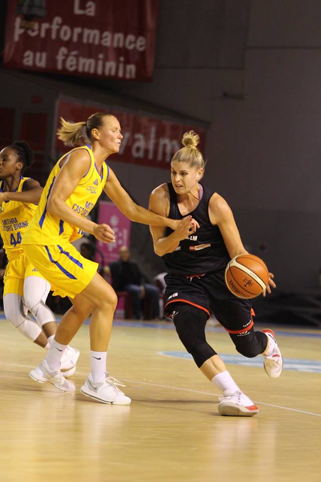 Johannah LEEDHAM et Marjorie CARPREAUX distillent de très belles passes lors du match Villeneuve d’Ascq-Braine