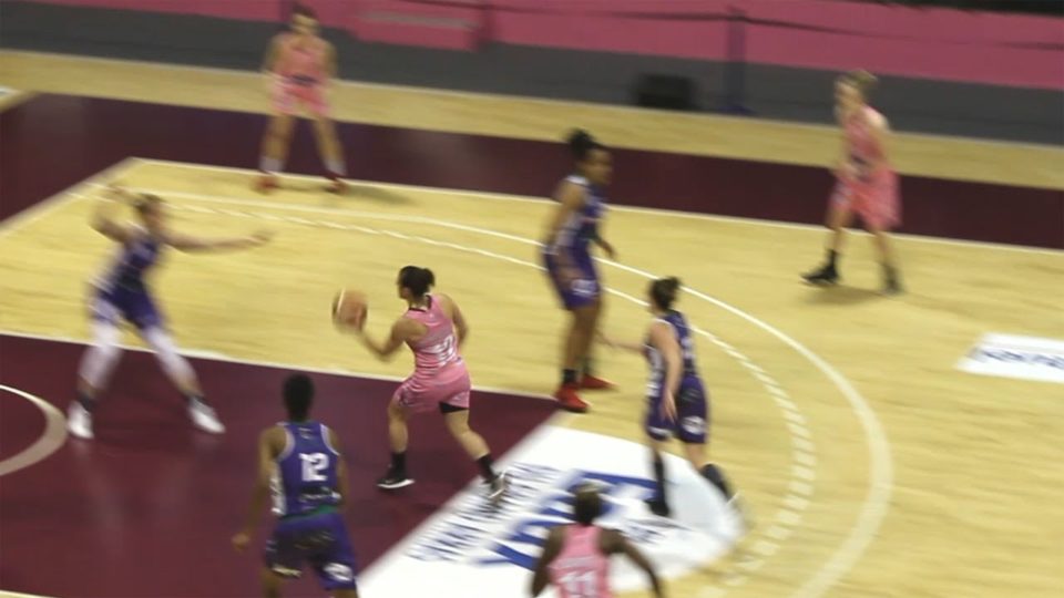 Ligue 2 : MELISSA MICALETTO (Arras) « drive and kick » pour MARIE BOIRARD à 3 points