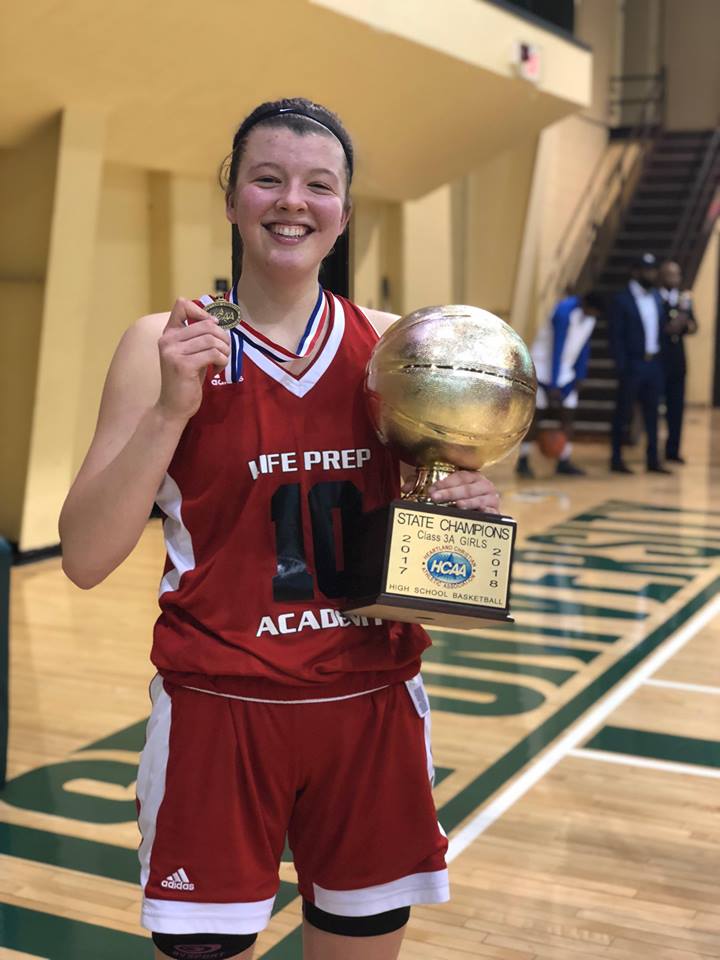 Carla BREMAUD (Wichita State University) : « De nombreuses différences entre les structures américaines et françaises ! « 