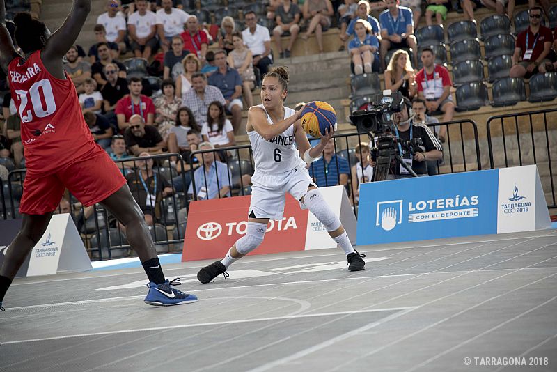 Caroline HERIAUD est première au classement FIBA 3×3