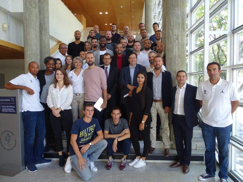 Cérémonie de remise de diplômes dans l’enceinte du CNOSF