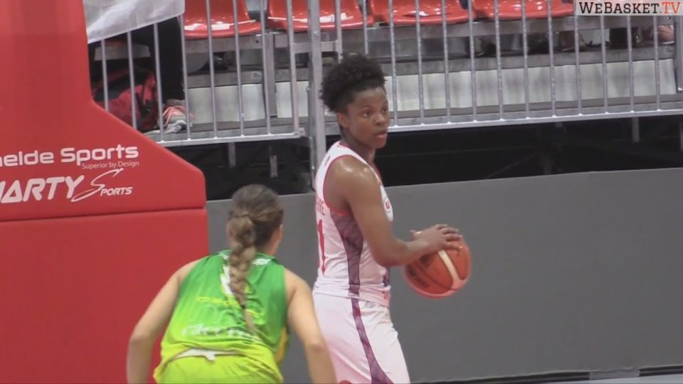 LFB : Focus sur Océane MONPIERRE (La Roche-Vendée) lors d’un match de préparation contre Al-Qazeres