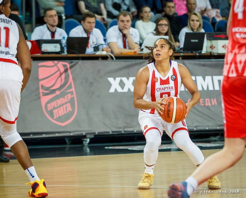 Russie : Jennifer O’NEILL signe à Samara