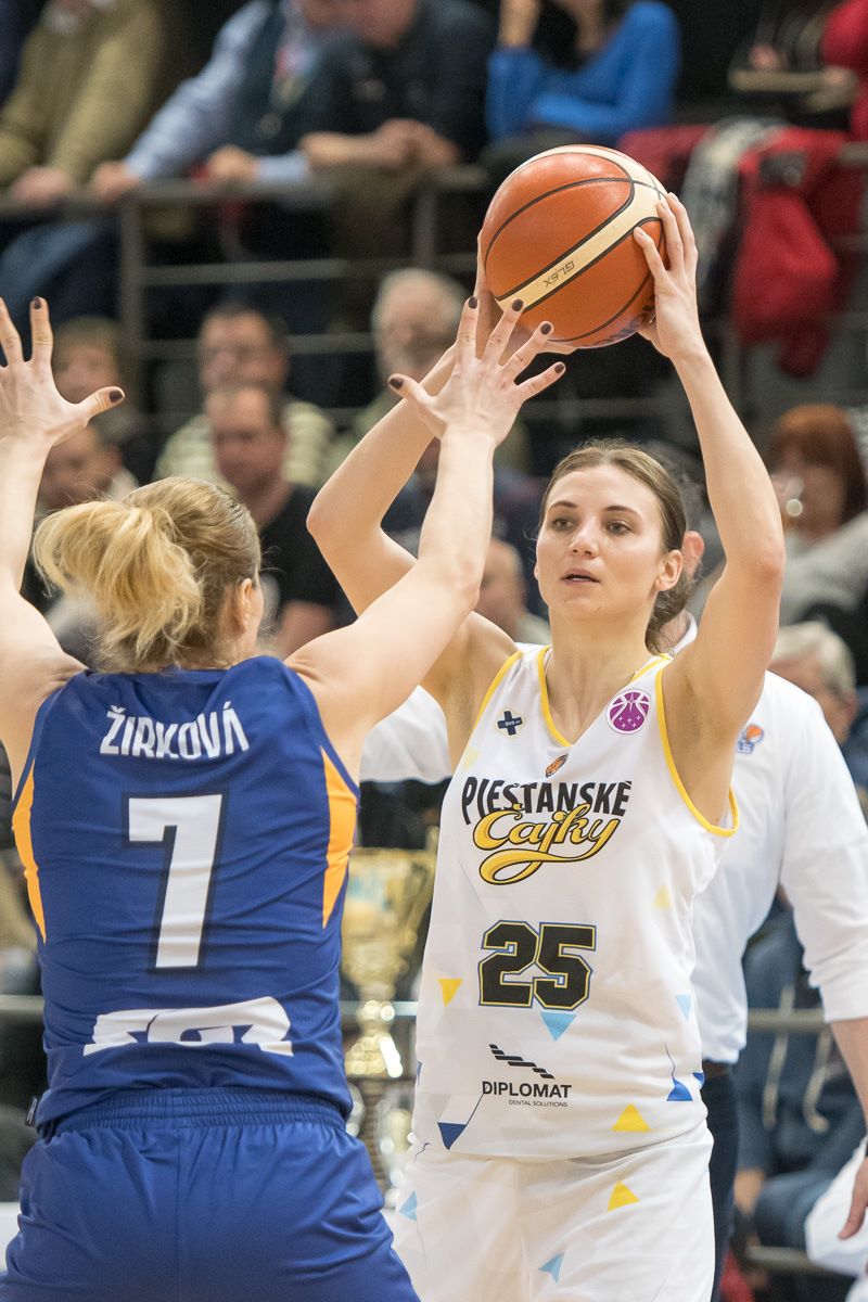 Rép. Tchèque : Katerina ZOHNOVA signe au Zabiny Brno