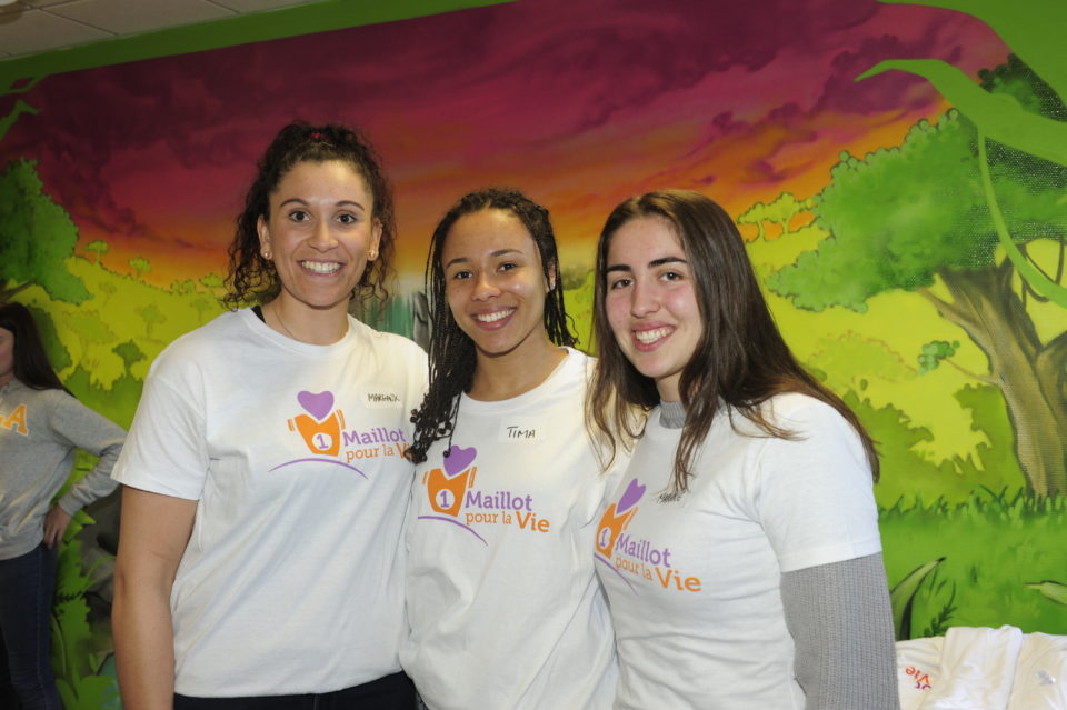 LFB : Les Tarbaises en visite à l’hôpital pour « Un Maillot pour La Vie »