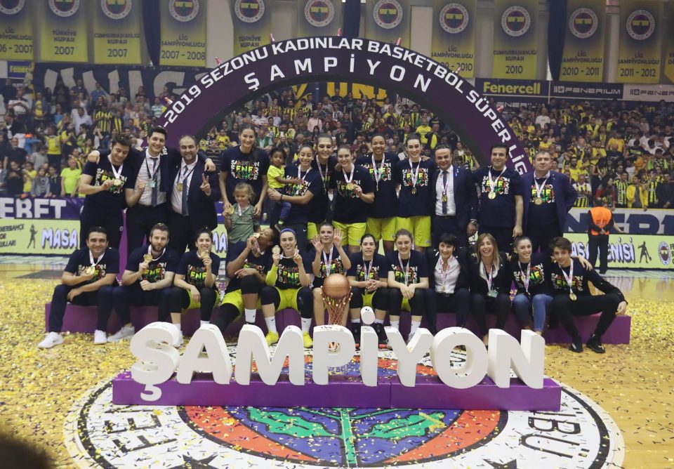 Fenerbahçe remporte son 14ème titre de champion de Turquie