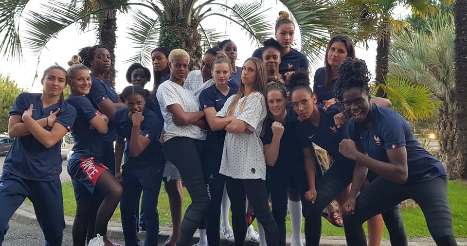 Les Bleues du basketball soutiennent celles du football