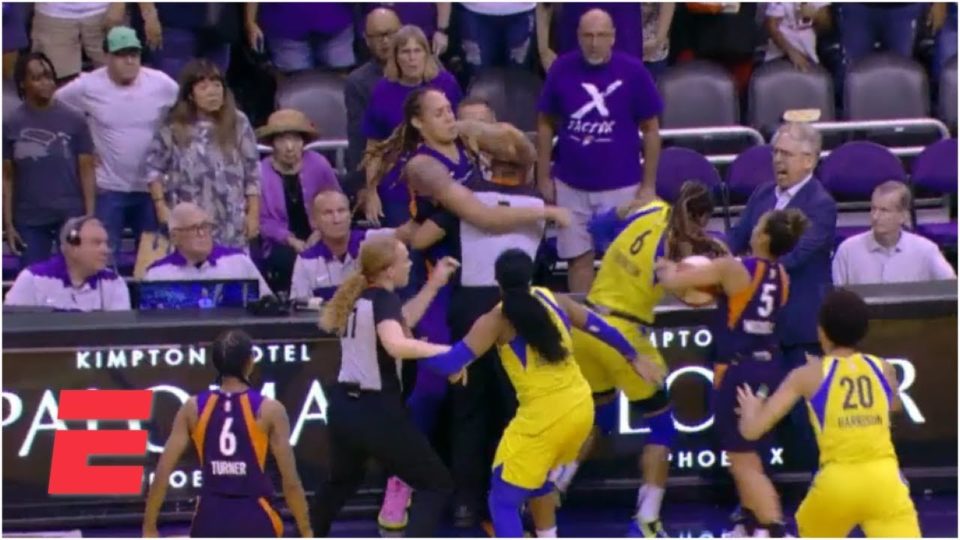 WNBA : La bagarre entre Brittney GRINER et Kristine ANIGWE en vidéo