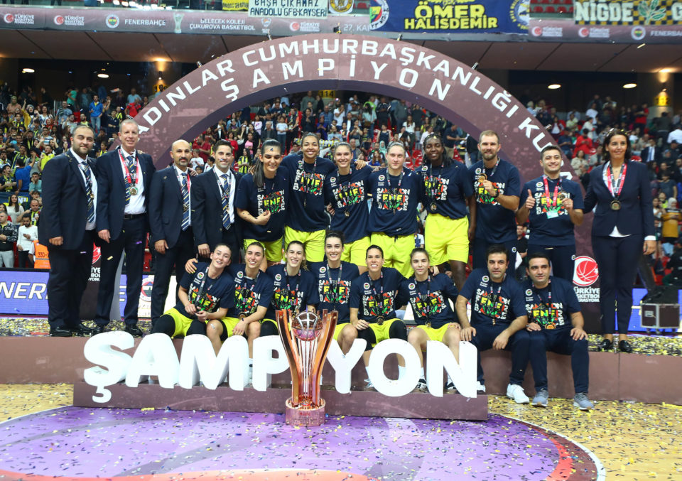Fenerbahçe remporte la Supercoupe de Turquie