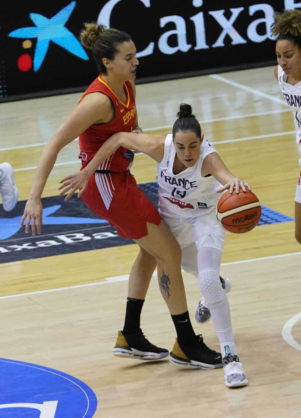 Les Bleues remportent de justesse la première confrontation en Espagne