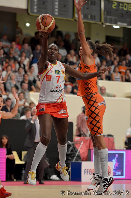 Laina BADIANE-PREAU parle de son quotidien d’infirmière en réanimation, en pleine pandémie de COVID-19