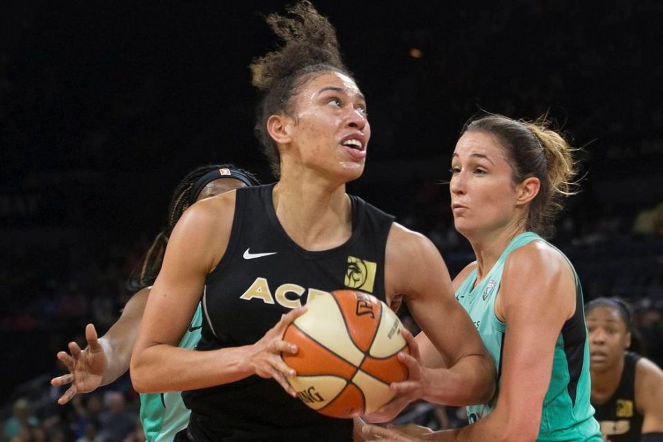 WNBA : Dearica HAMBY (Las Vegas) nommée Meilleure 6ème Joueuse de l’Année, Briana HARTLEY (Phoenix) sur le podium